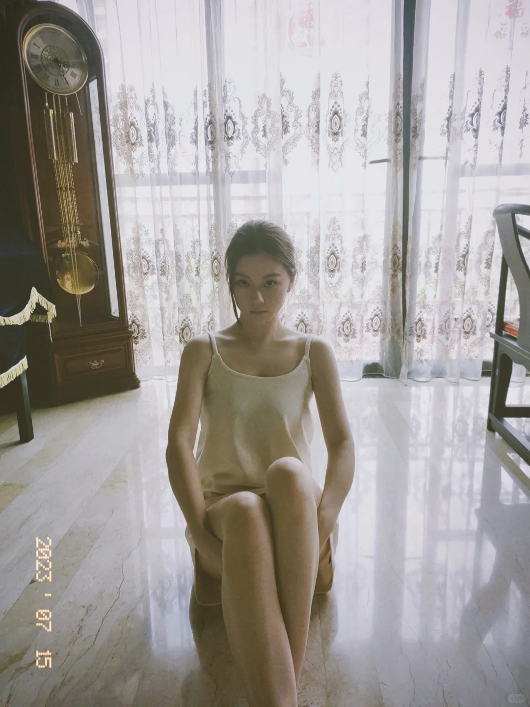 30+美少妇宅家胶卷风自拍