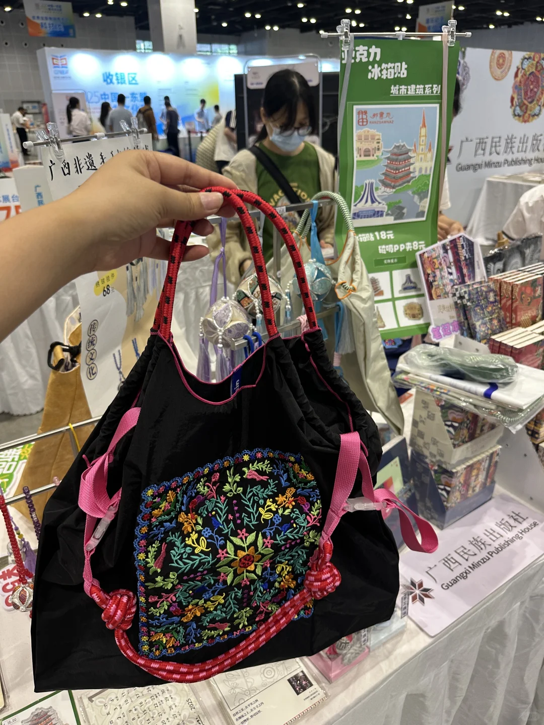 速来会展中心！南宁这几天！免费书展 ?