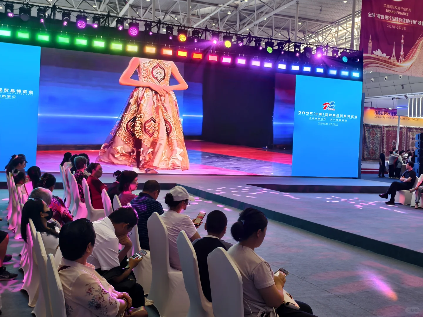 亚欧博览会上的真实体验女生请划走