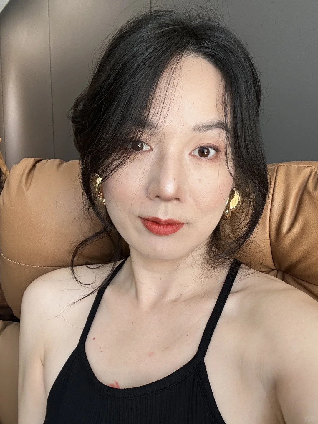 43岁?原相机，上班穿吊带，前提是办公室没人