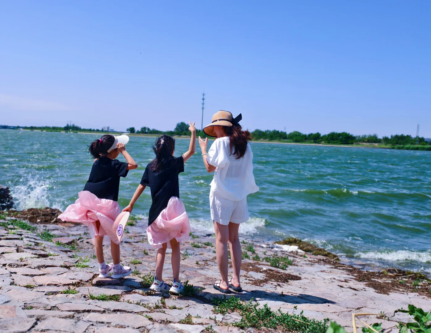 喜欢夏天带来的湖风～