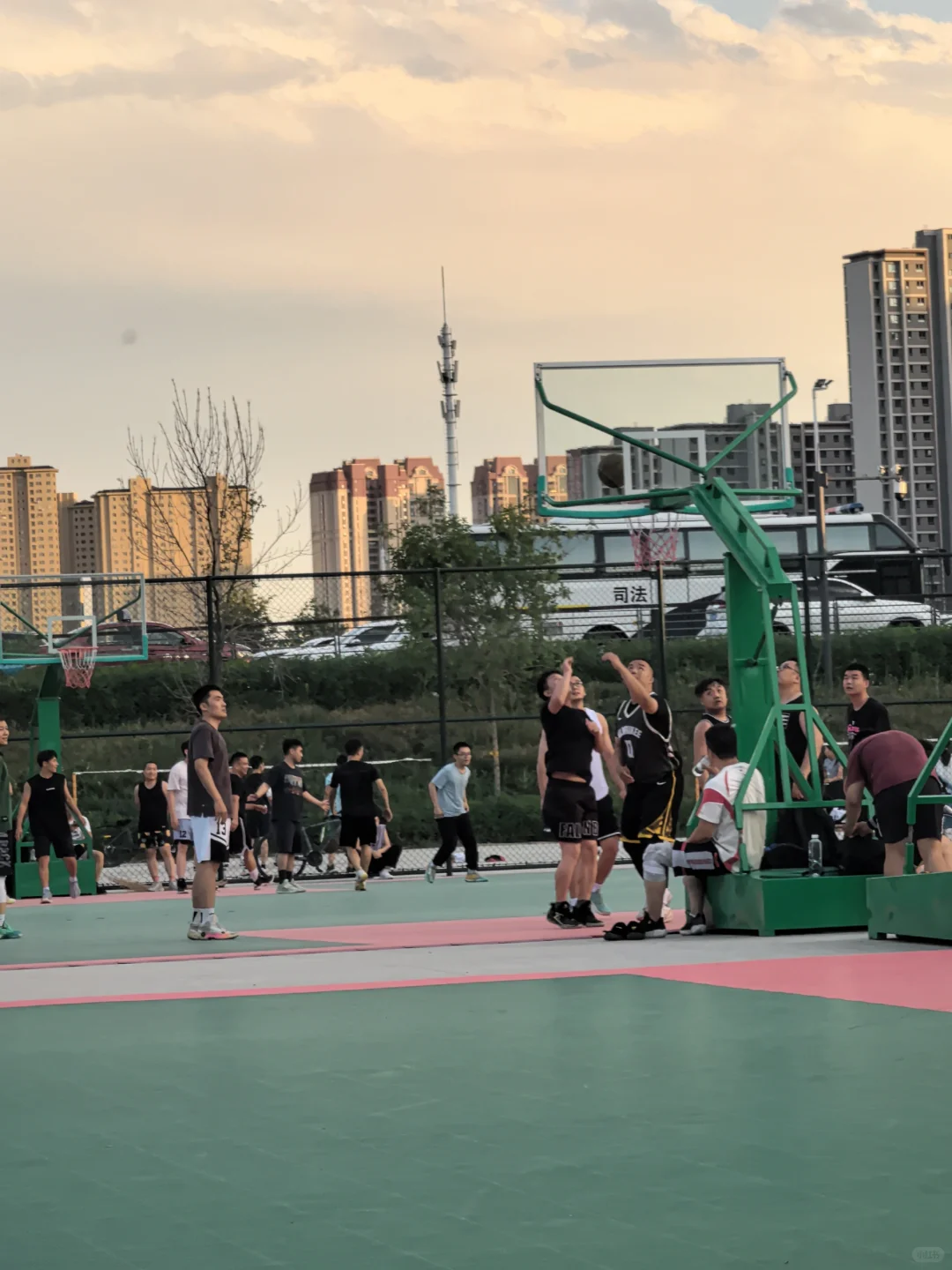 亚欧博览会｜偶遇的篮球场