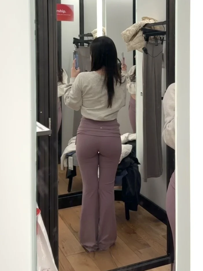 谁来帮我选条lulu裤子