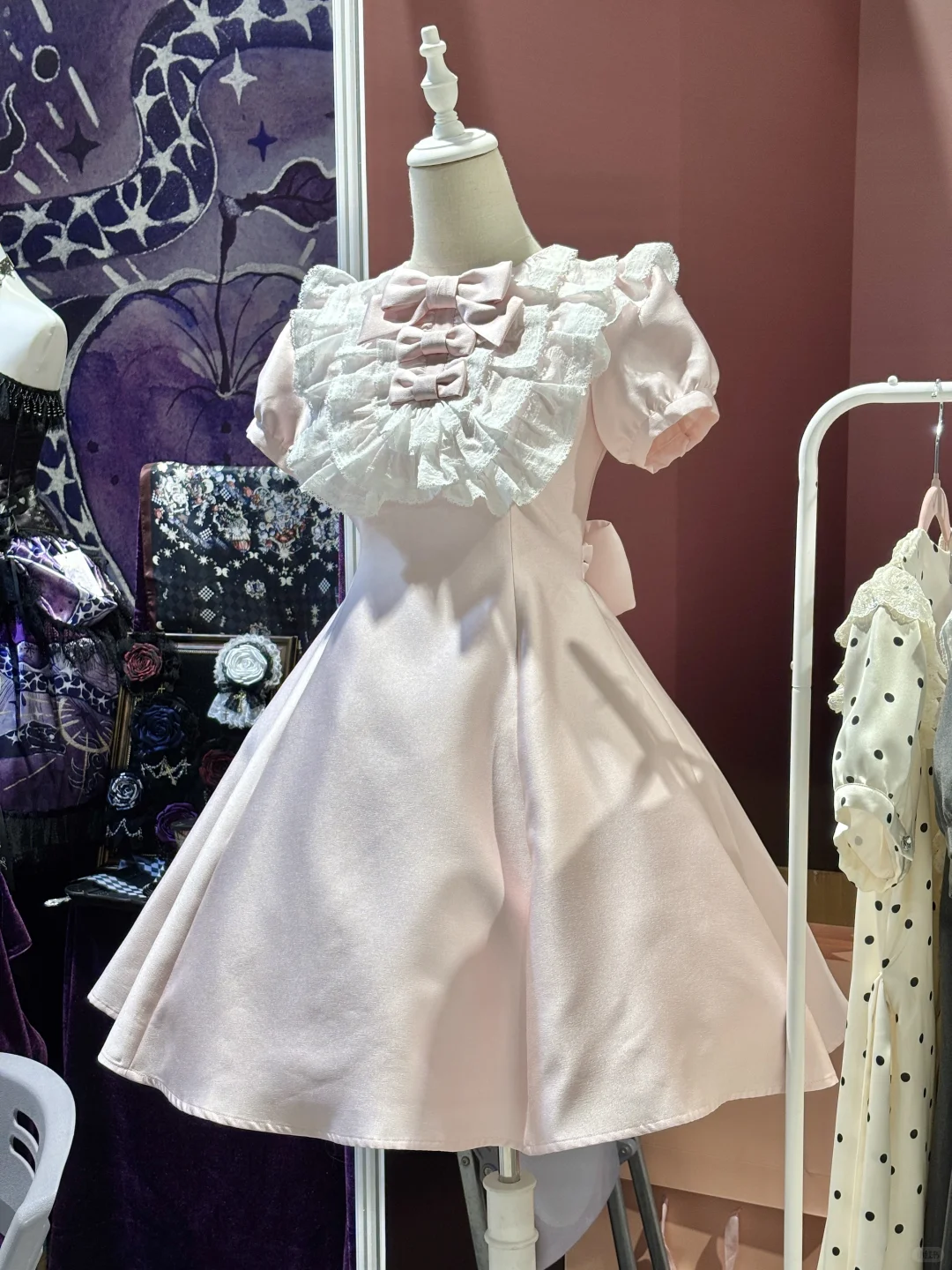 诺亚设计展拍的一些漂亮衣服跟搭配物