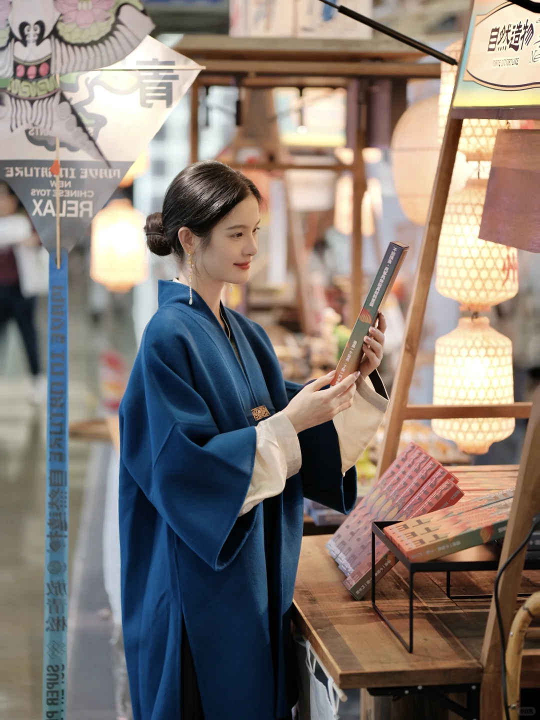 在文博会被老爷爷夸大方又得体