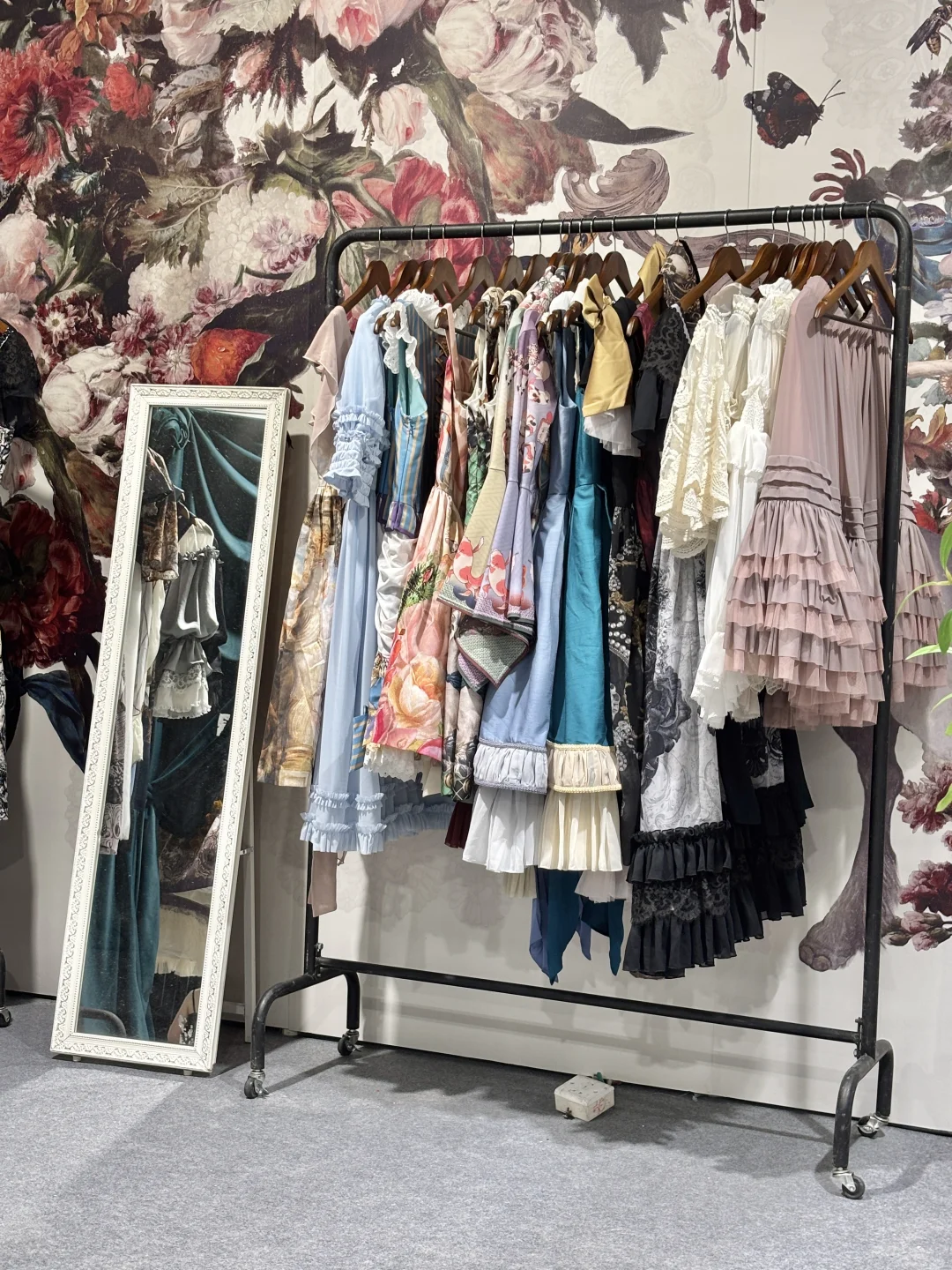 诺亚设计展拍的一些漂亮衣服跟搭配物