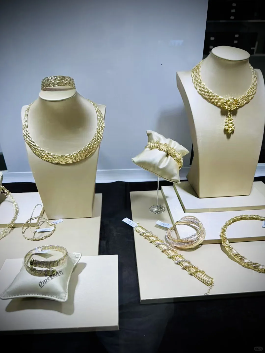 世事动荡 珠宝恒定 2025年6月香港珠宝展浅