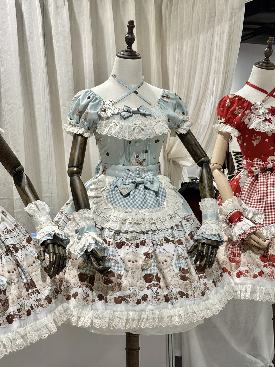 诺亚设计展拍的一些漂亮衣服跟搭配物