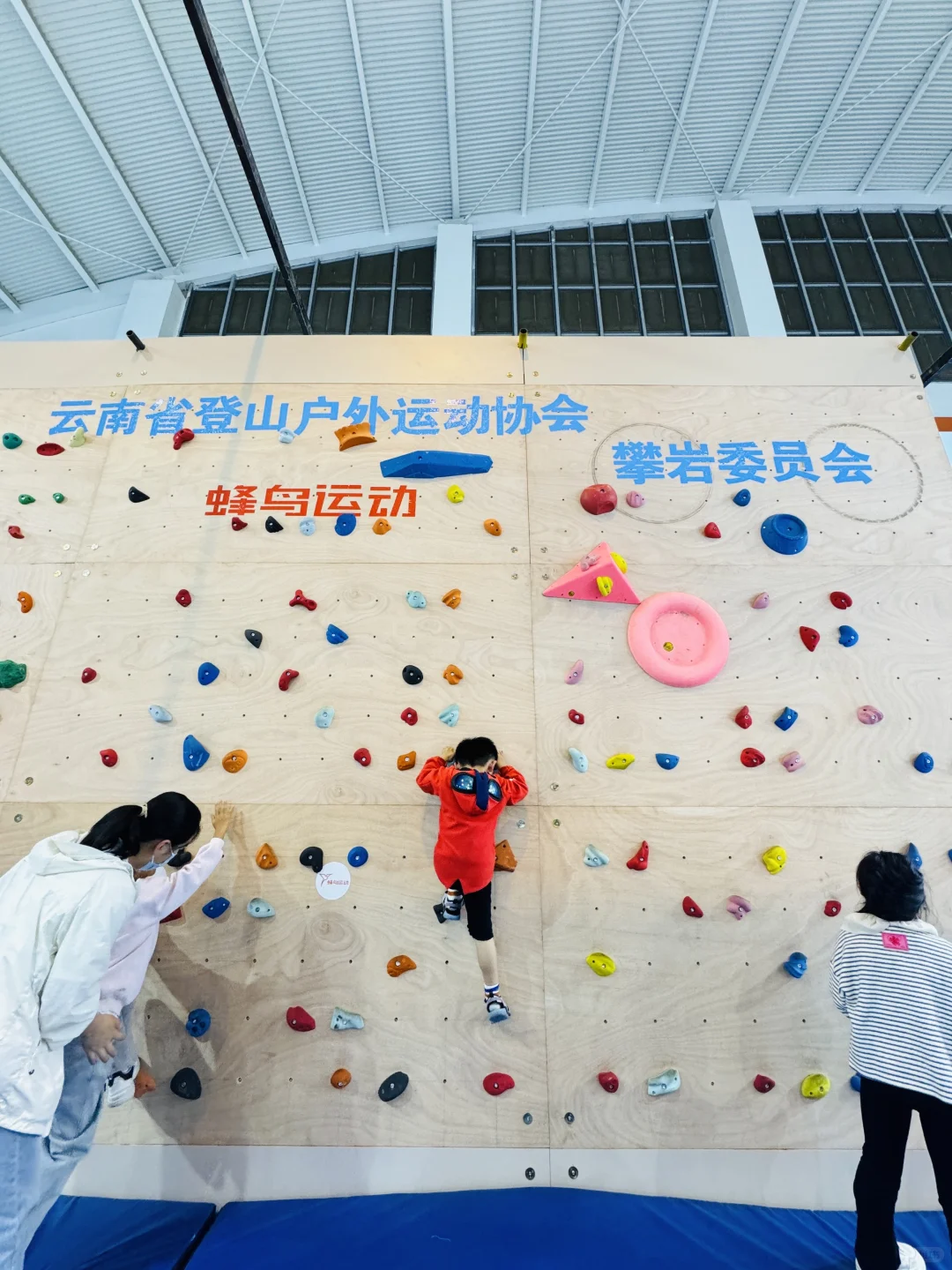 ?大家都来帮帮这位伊朗大叔！在南博会现场