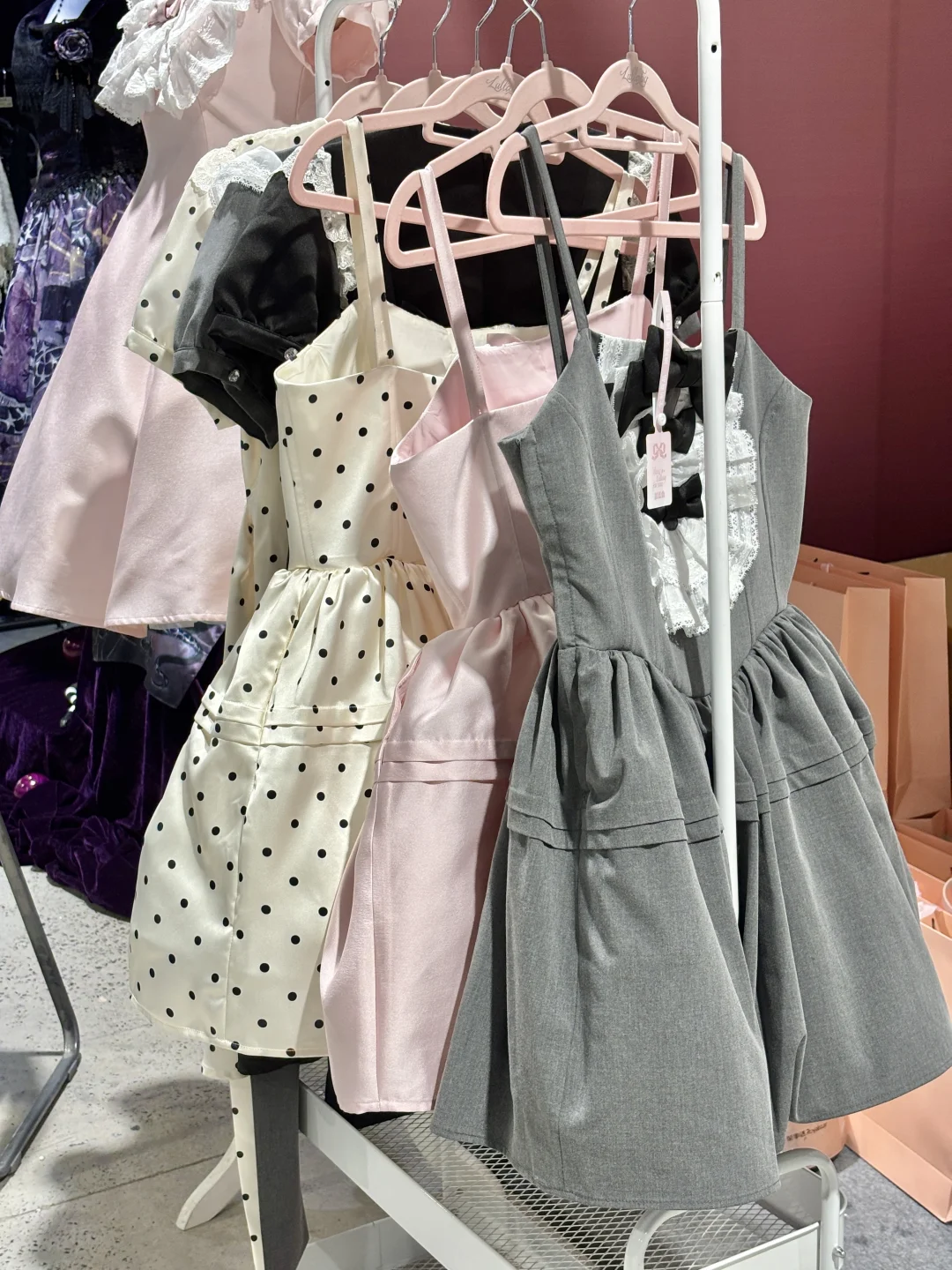 诺亚设计展拍的一些漂亮衣服跟搭配物