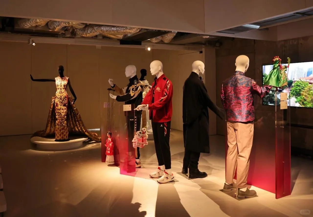 泉州珠绣《新生万物——中国非遗与当代设计展》