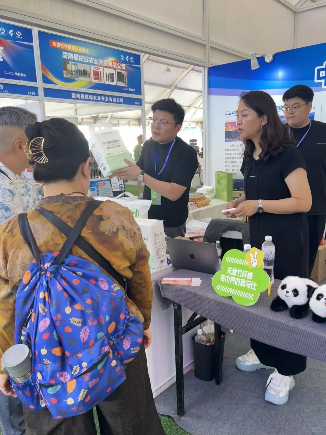 今天参加展会啦～