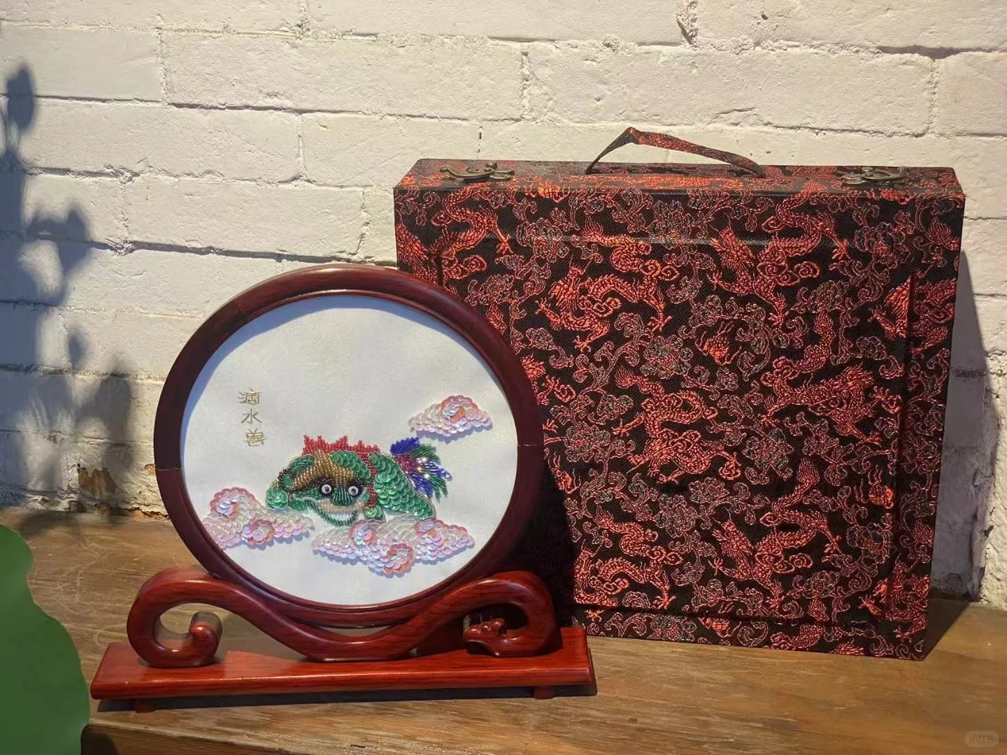 泉州珠绣《新生万物——中国非遗与当代设计展》