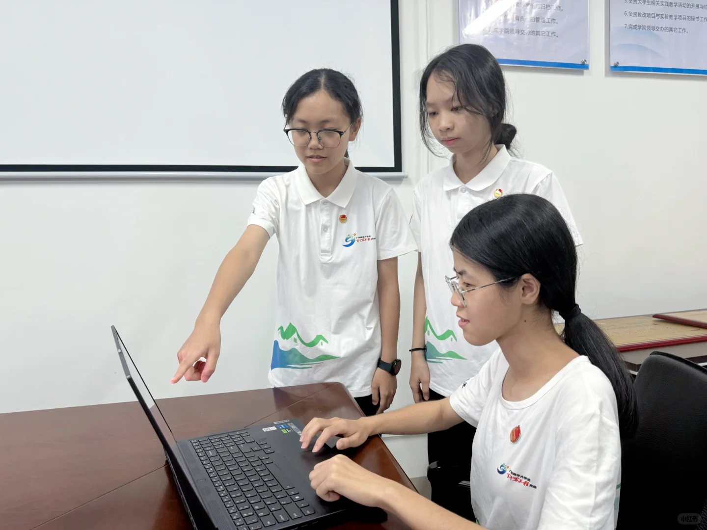 覃社南药展新篇 宣传助力振兴路