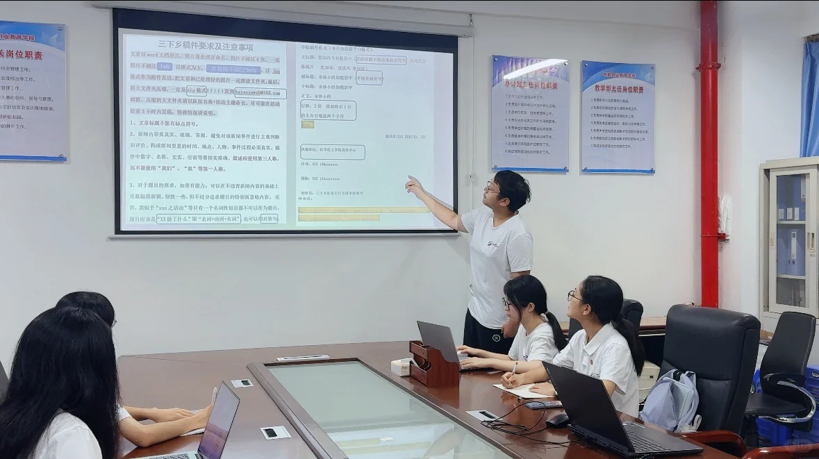 覃社南药展新篇 宣传助力振兴路