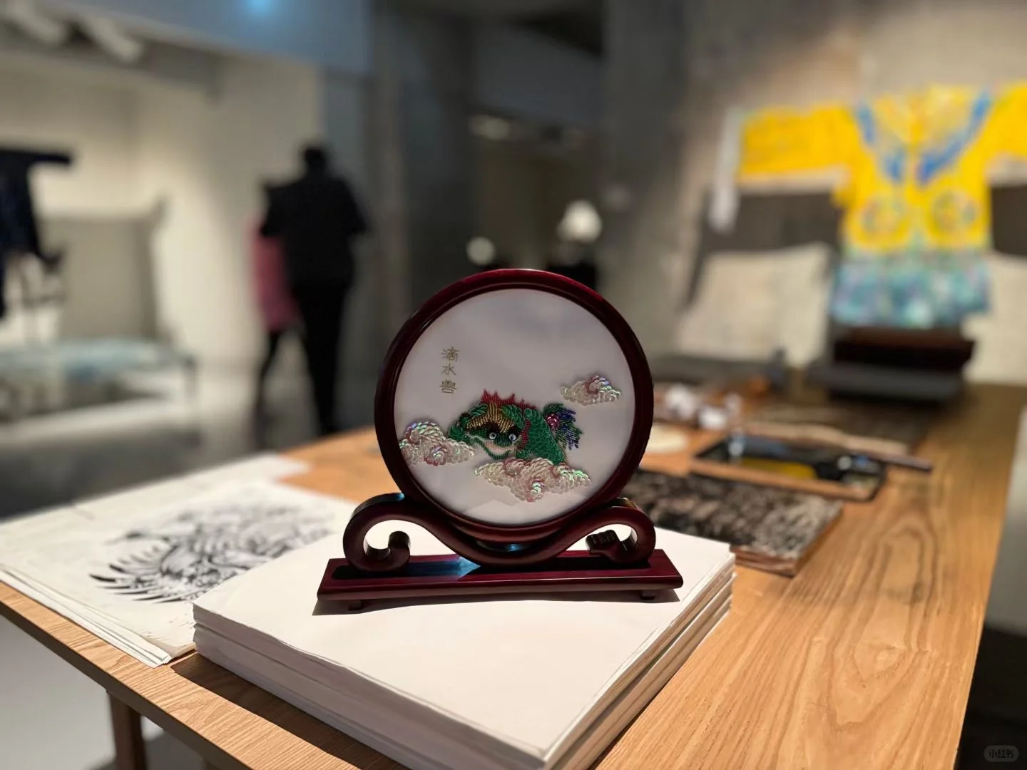 泉州珠绣《新生万物——中国非遗与当代设计展》