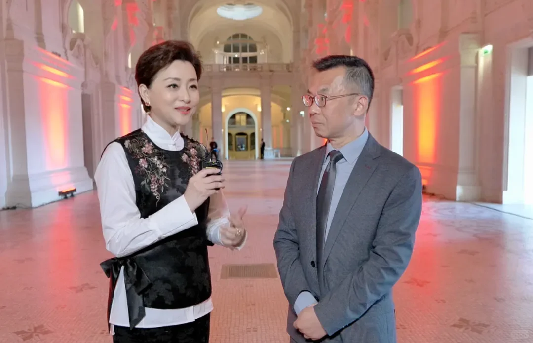 泉州珠绣《新生万物——中国非遗与当代设计展》