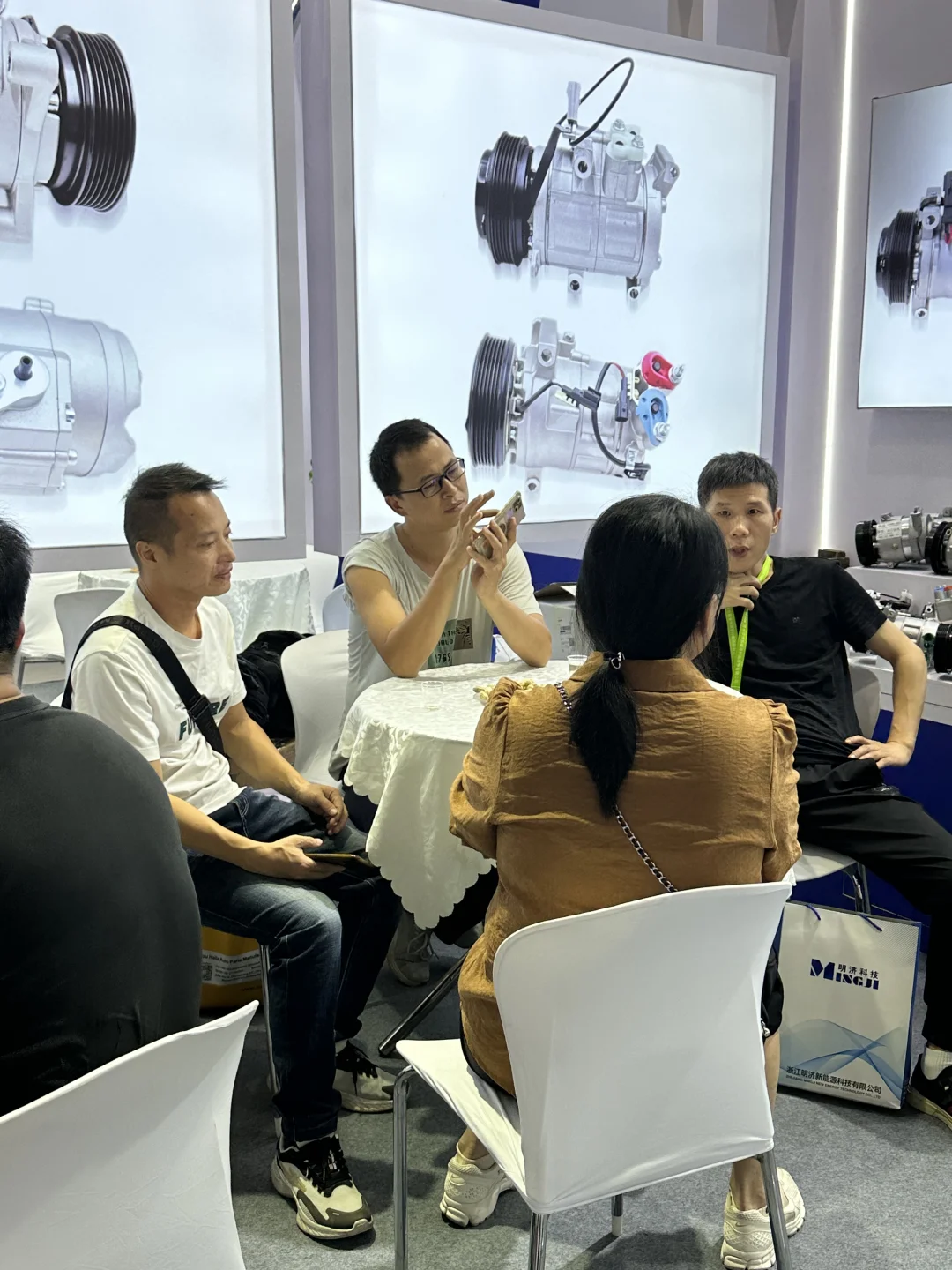 展会怎么吸引外国客户