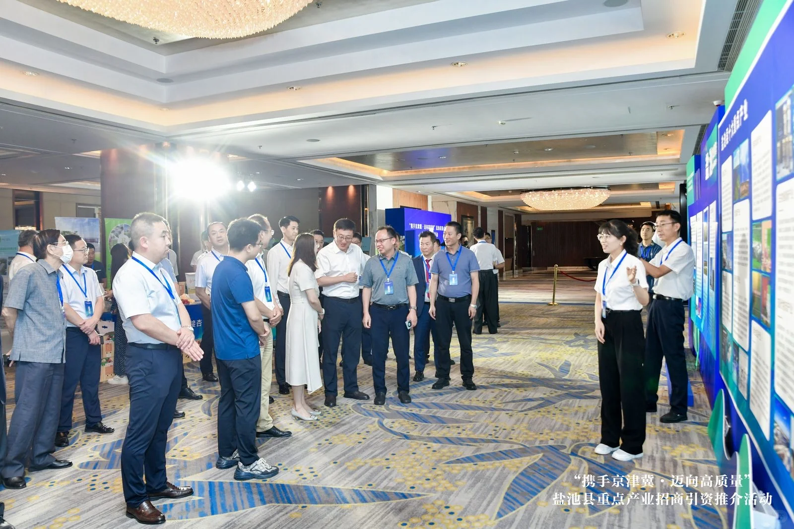 主持人 | 全程都在闻滩羊肉味儿啦?