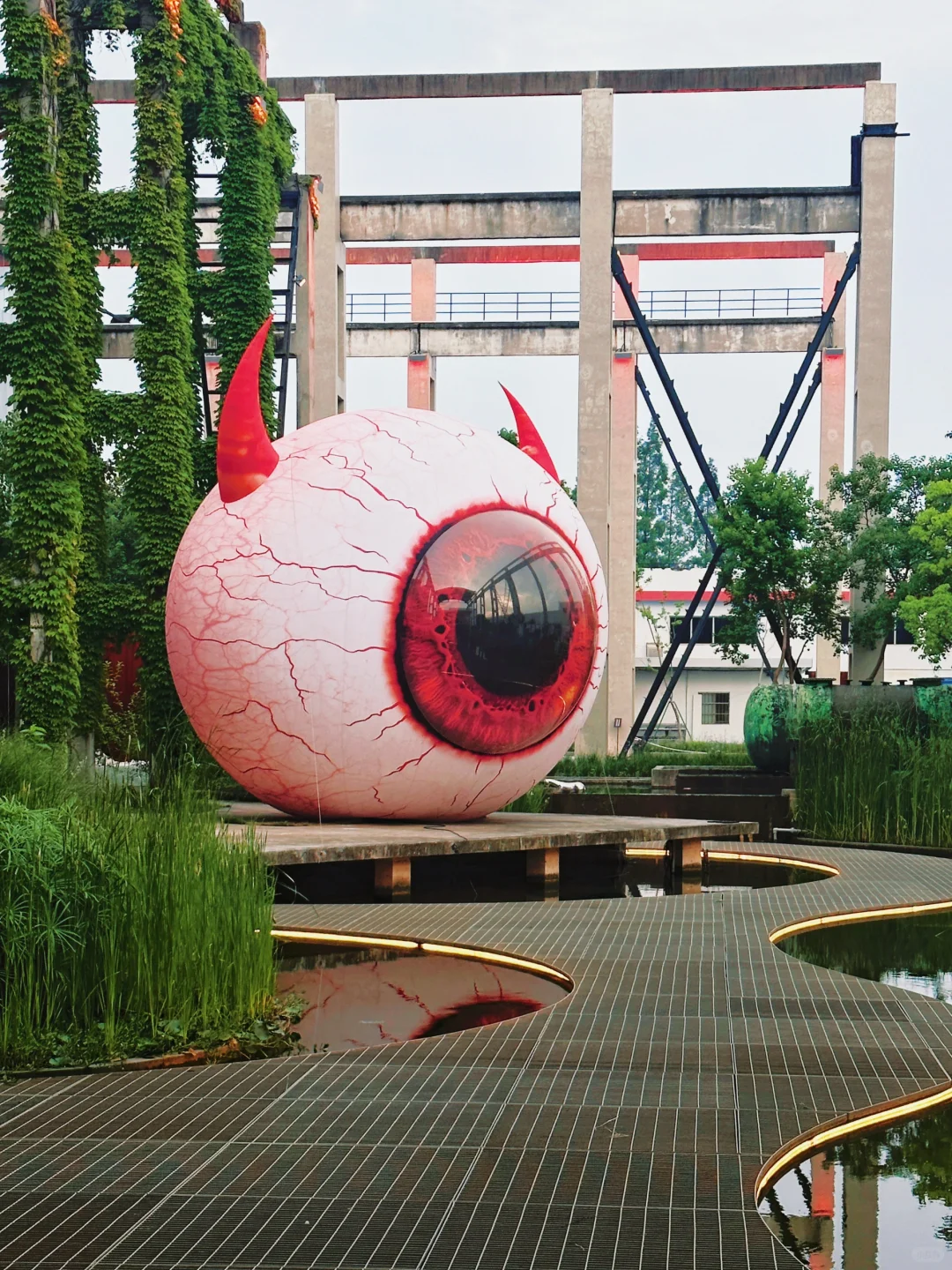 Look in my eye‼️老工业区爆改超现实主义?