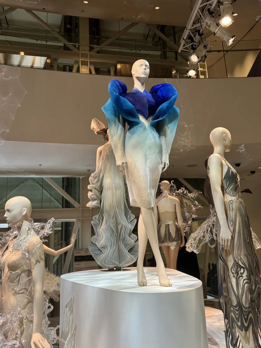 Iris van Herpen | 梦境与现实的边界