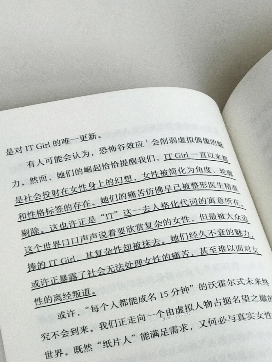 “说真话的人都坐后排。”