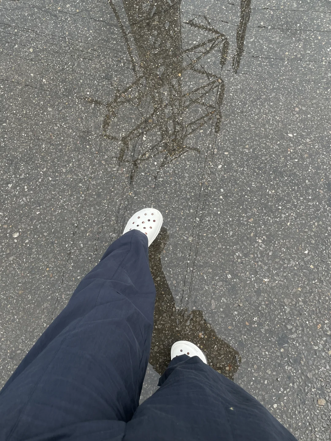 健身女不穿宽松短袖