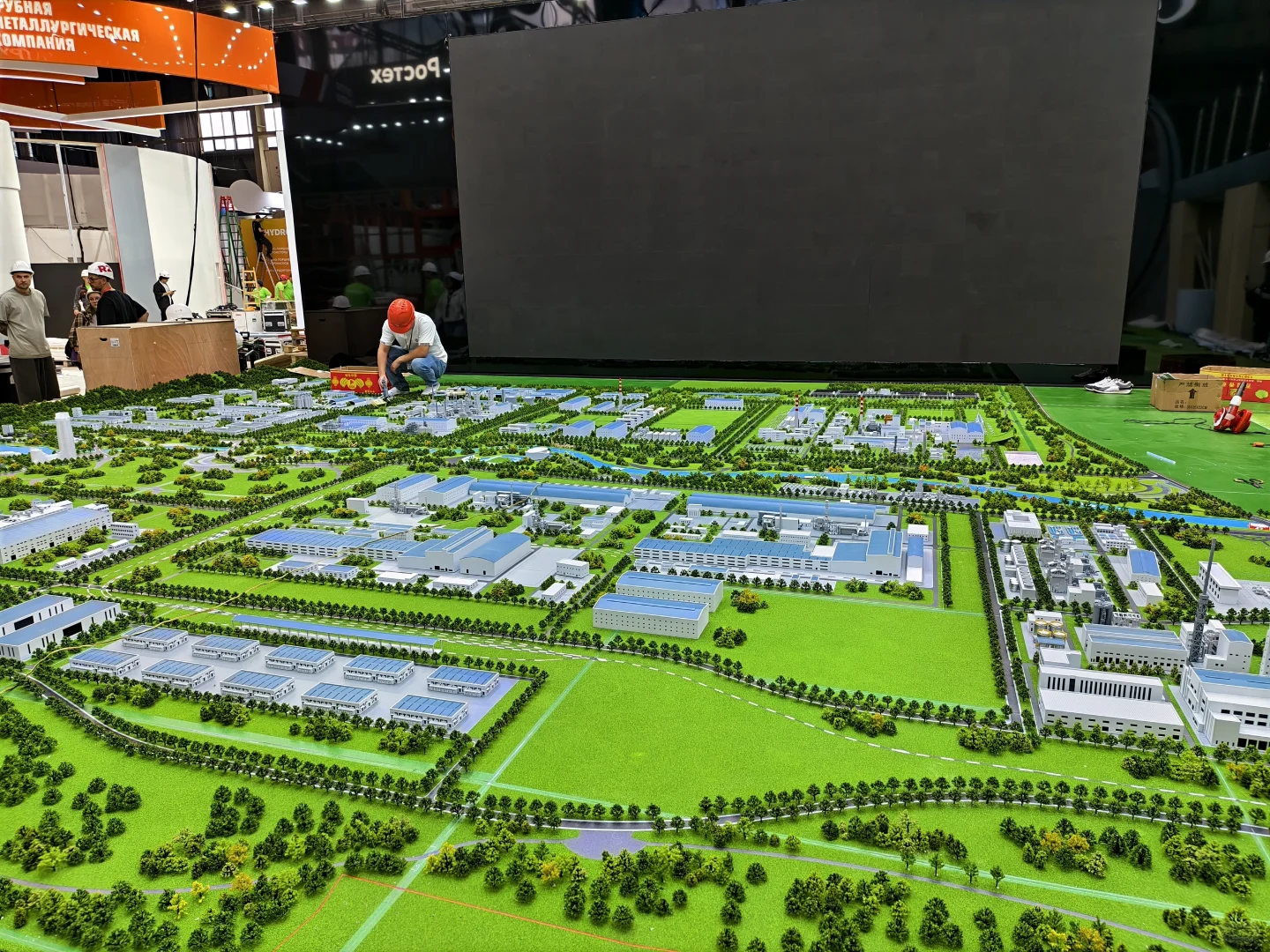 叶卡捷琳堡工业展装修进入收尾阶段！