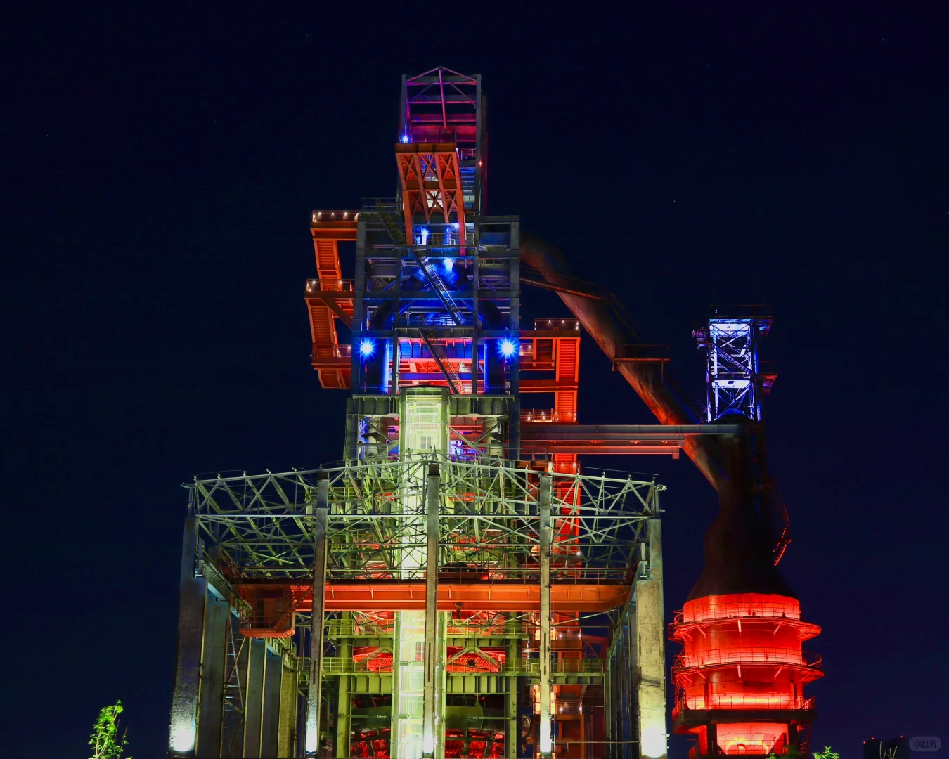 石钢工业园里的赛博朋克