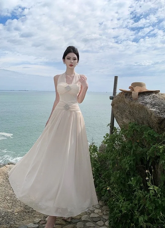 女装批发?自挑一套带走?️包油 ！海边穿搭~