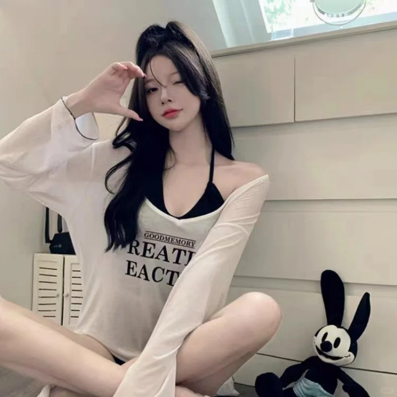 辣妹必备！两件套穿出锁骨杀+小蛮腰