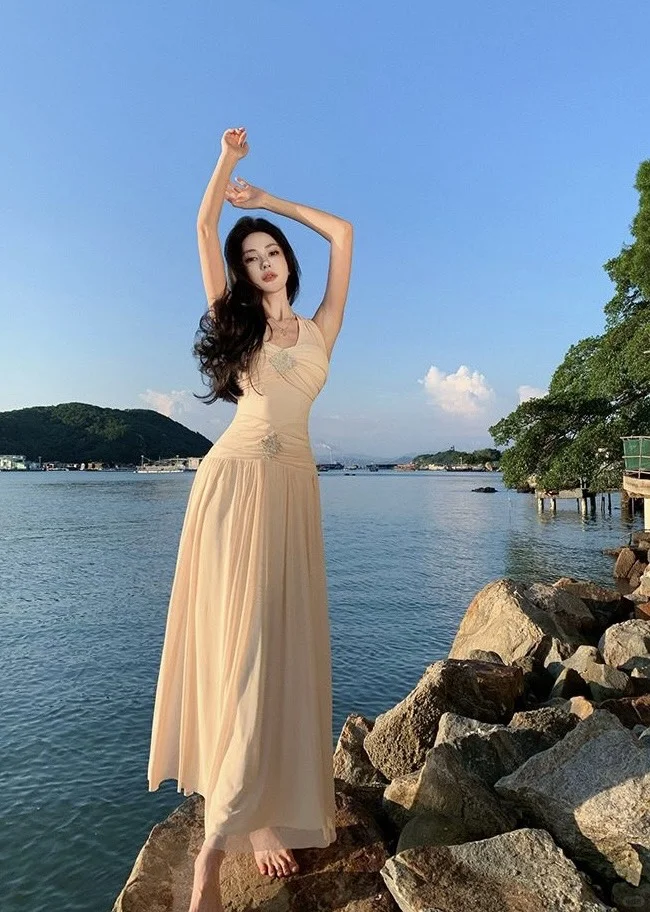 女装批发?自挑一套带走?️包油 ！海边穿搭~