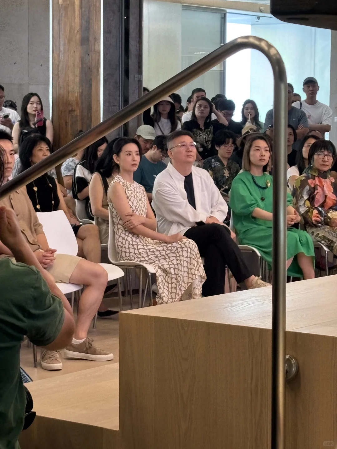 在重庆看展居然偶遇董洁老师！！！