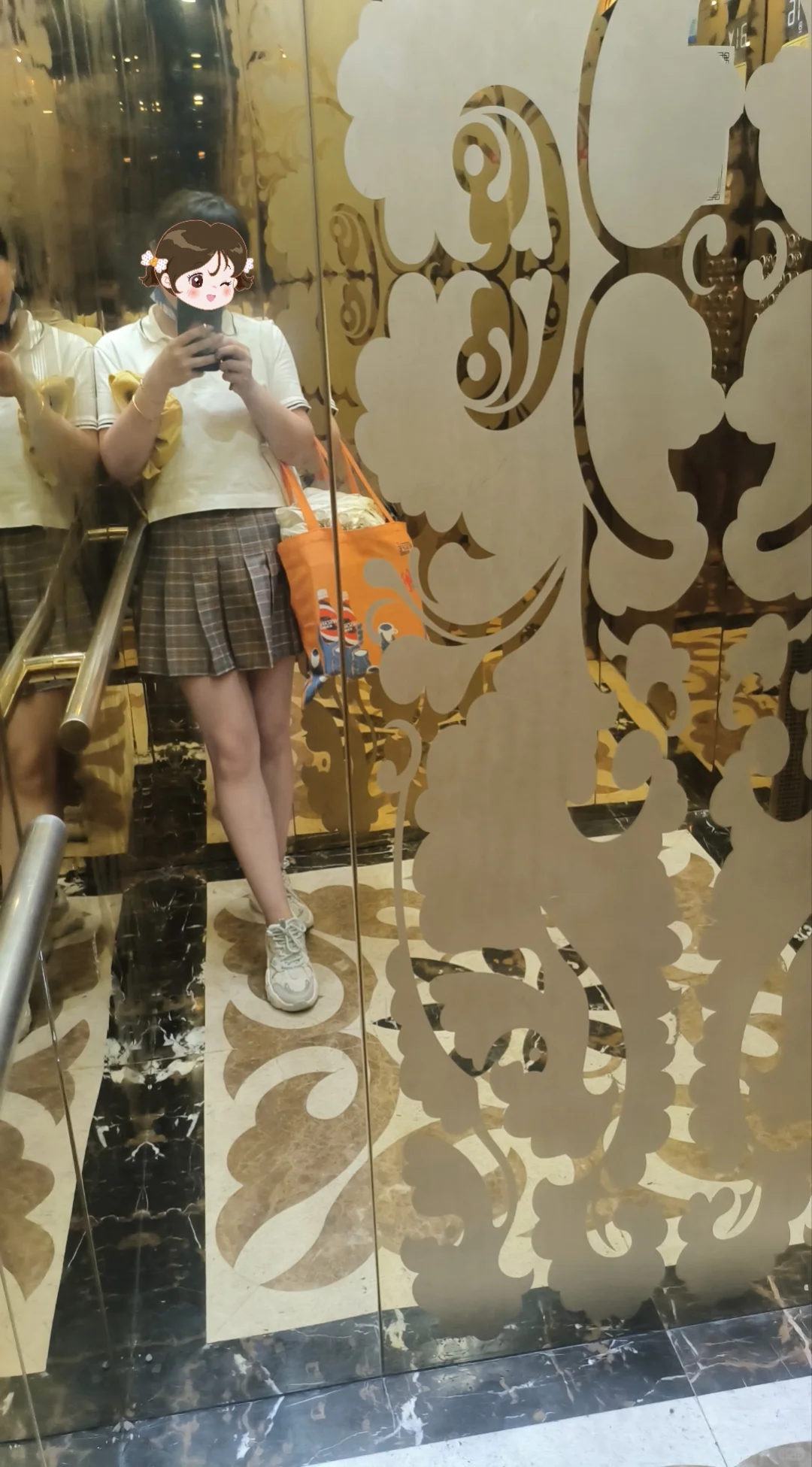 浅浅的打个卡～电梯间?