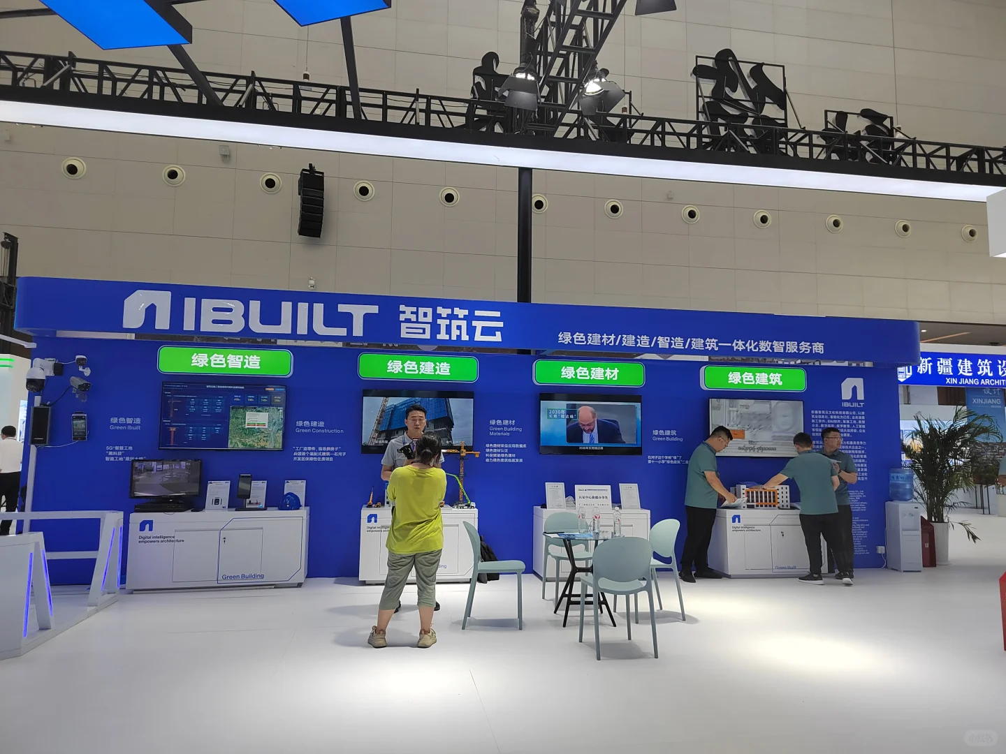 亚欧博览会上的高大上展台