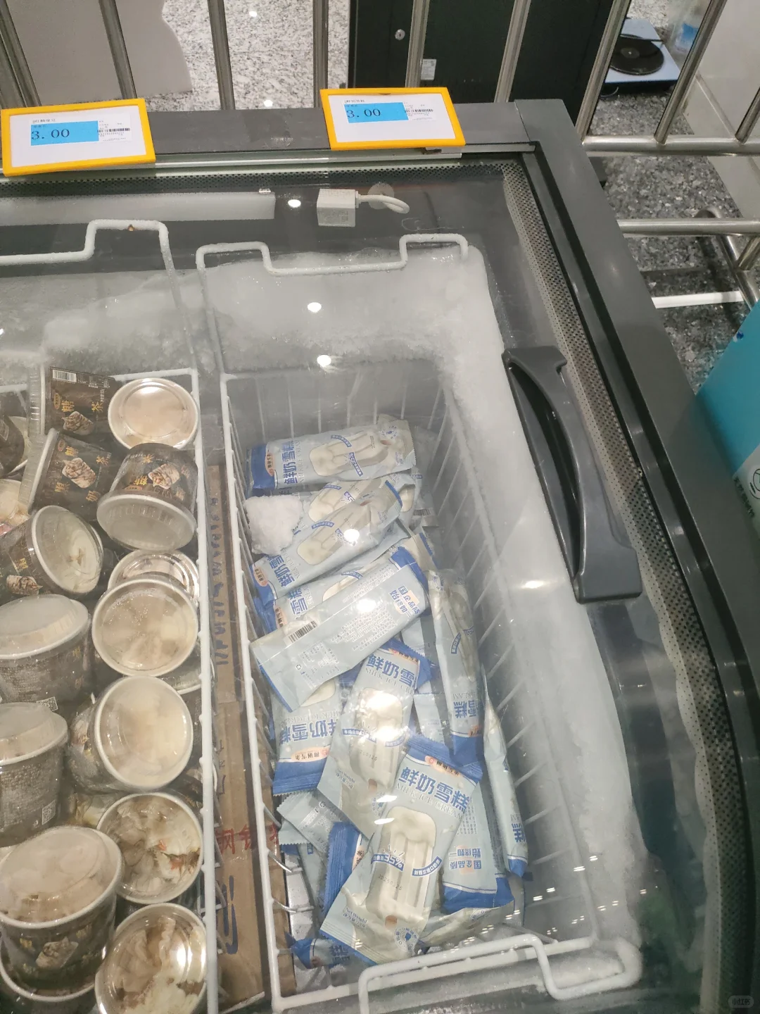 会展中心里新开设了超市