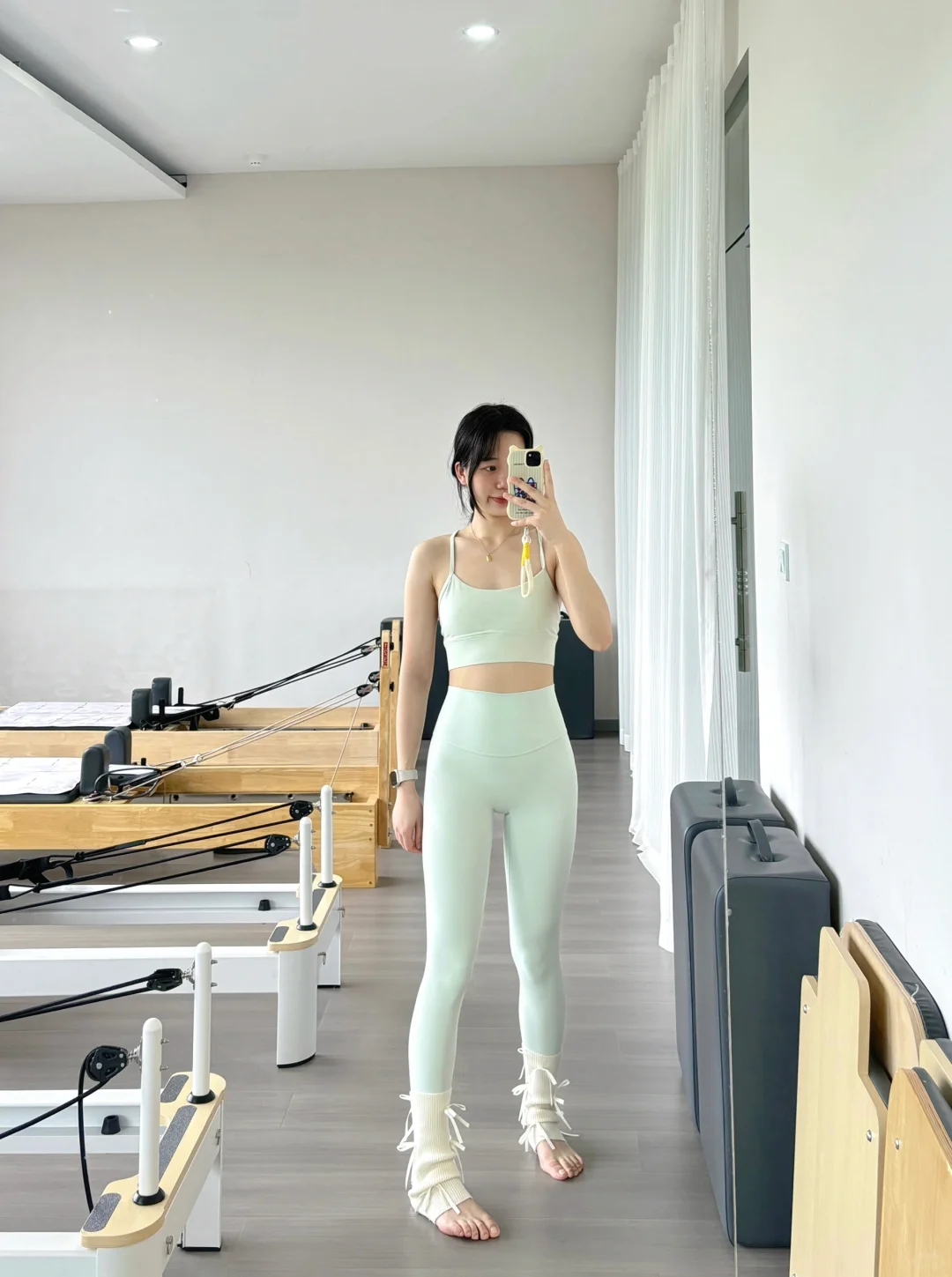 把色彩穿上身的瑜伽女孩九宫格?