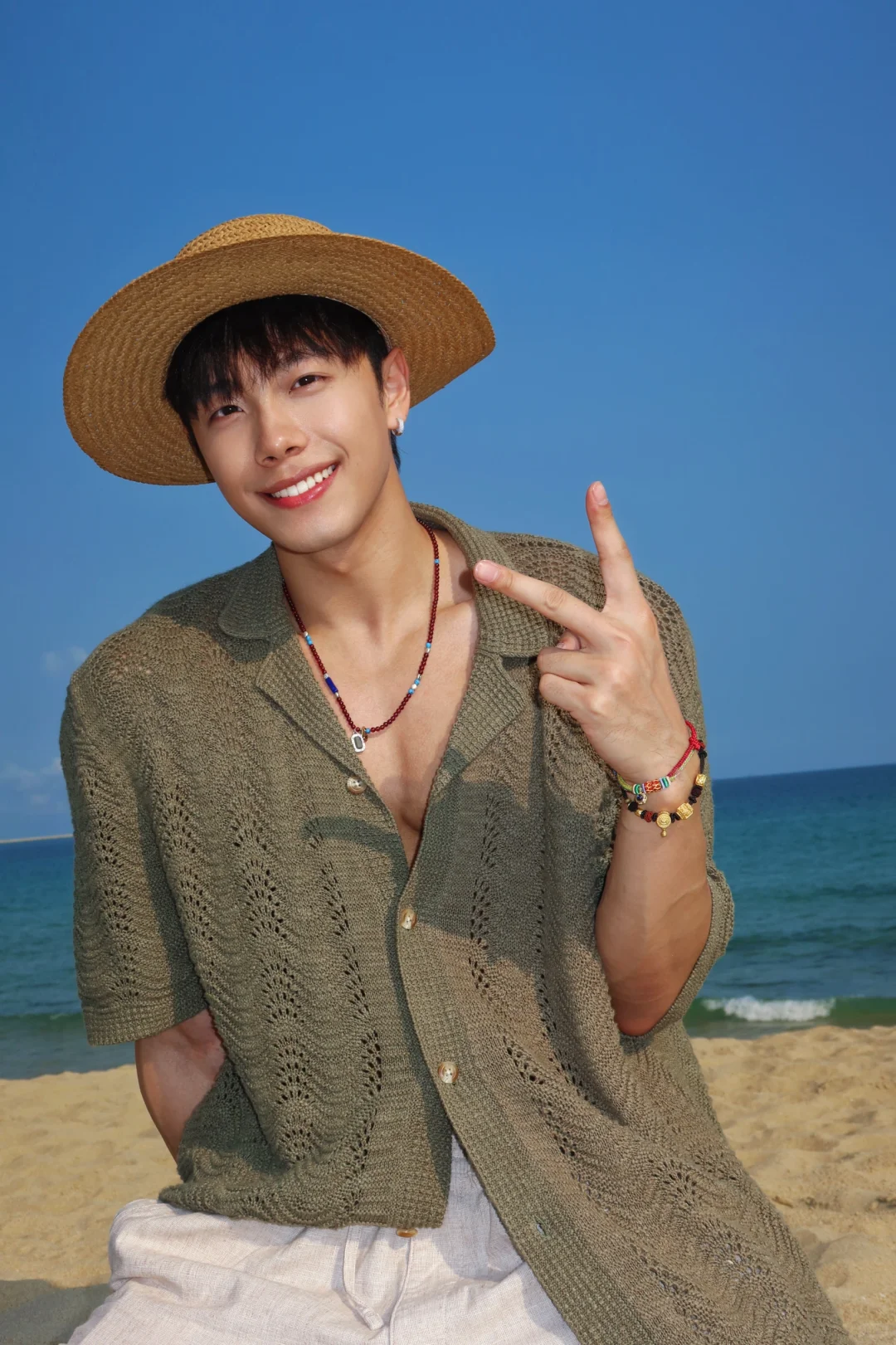 阳光☀️沙滩?️海?（存一些男生海边拍照姿势
