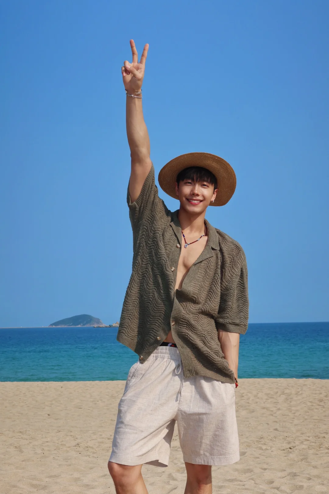 阳光☀️沙滩?️海?（存一些男生海边拍照姿势