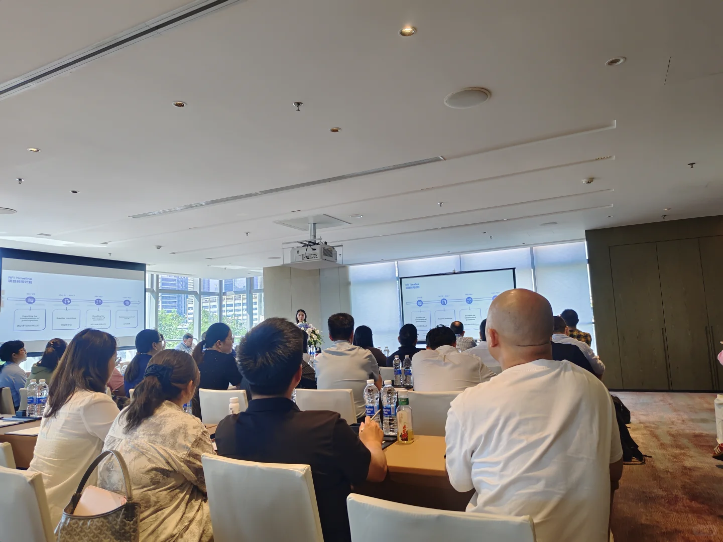参加客户的全球采购会