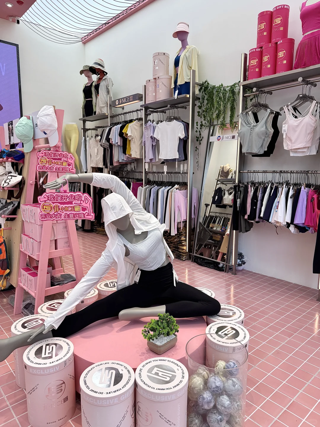 广州人快冲❕全国首家瑜伽服批发城开业了?️