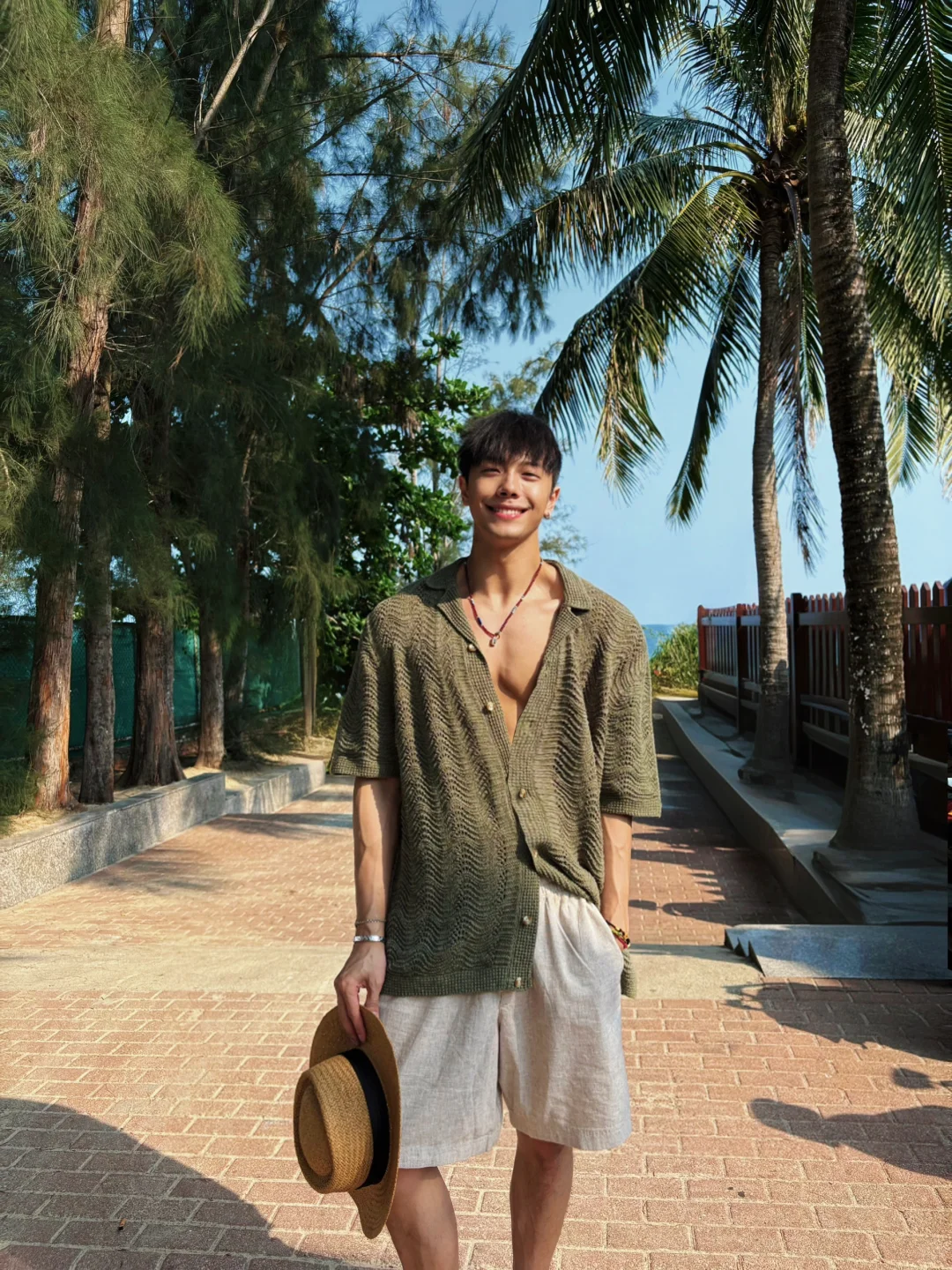 阳光☀️沙滩?️海?（存一些男生海边拍照姿势