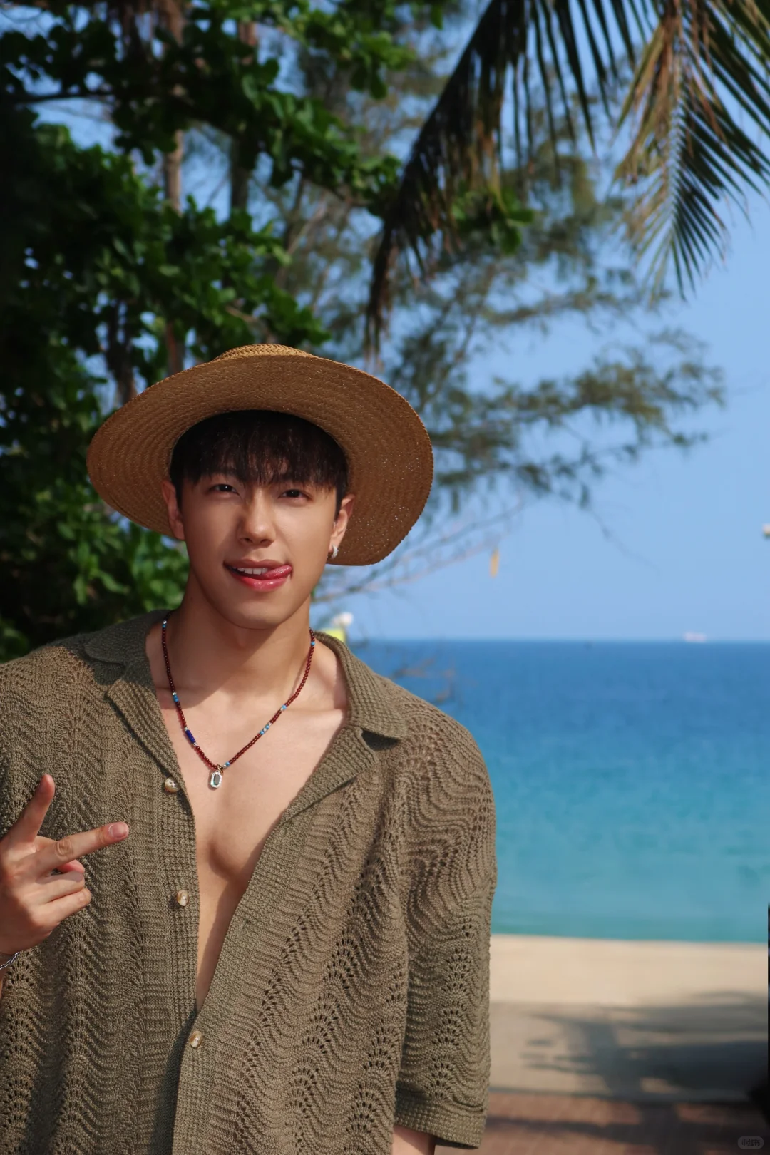 阳光☀️沙滩?️海?（存一些男生海边拍照姿势