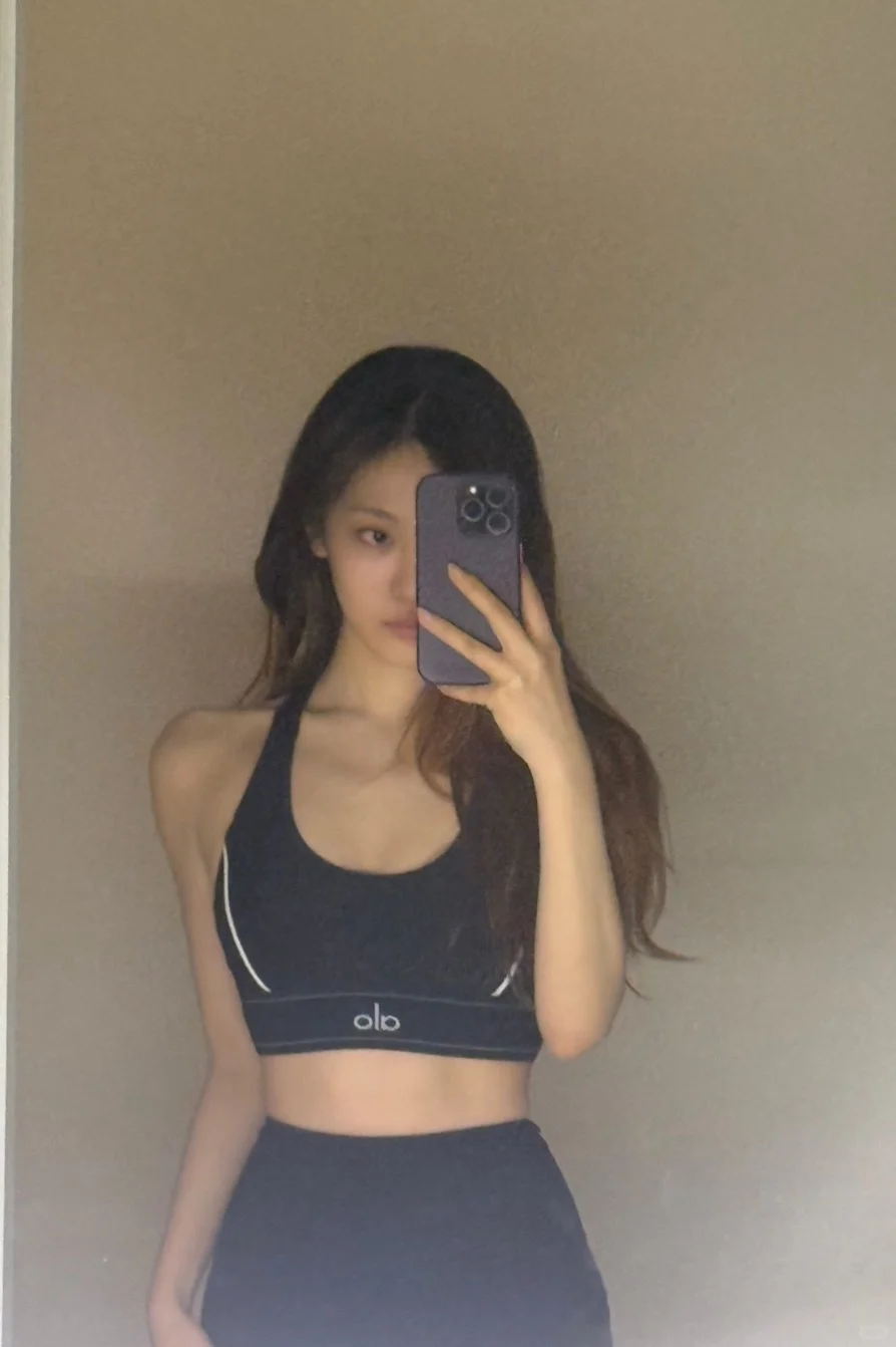 瑜伽宁宝更新，瑜伽服好好看求安利