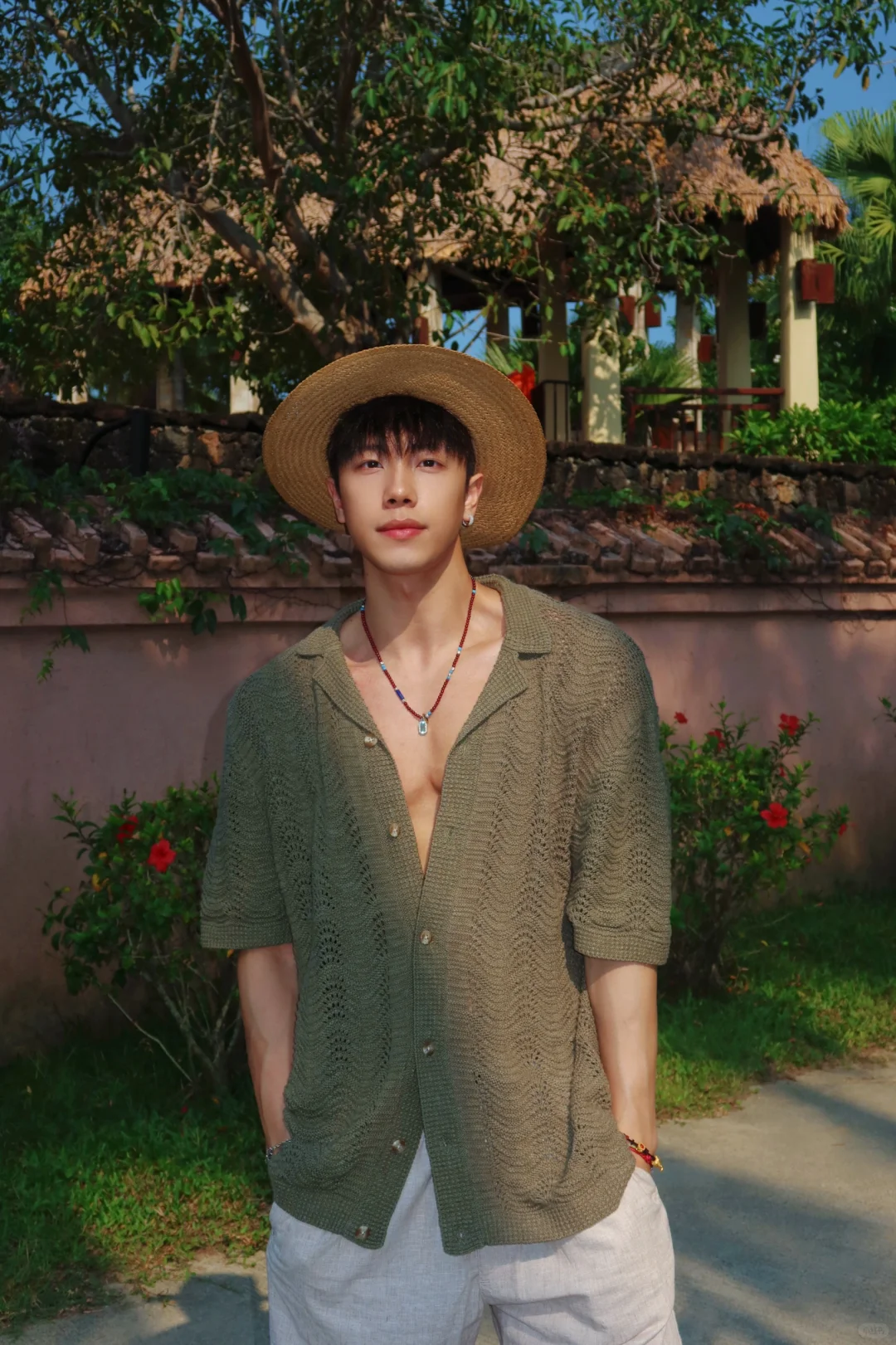 阳光☀️沙滩?️海?（存一些男生海边拍照姿势