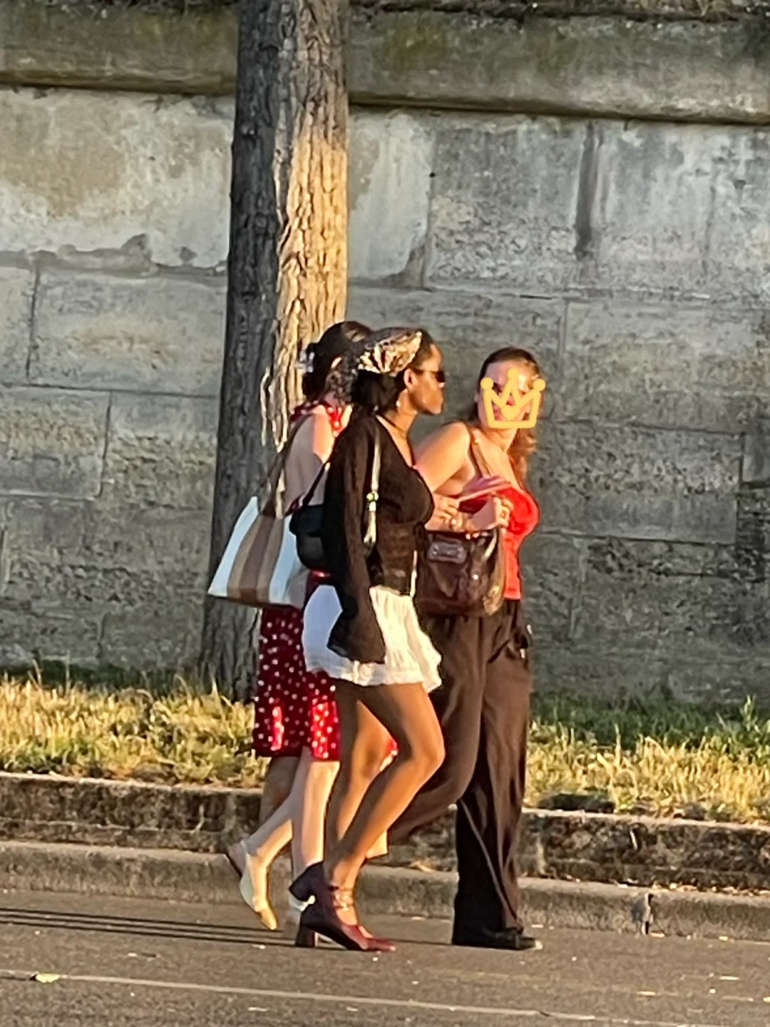看法国女孩穿衣 告别身材焦虑