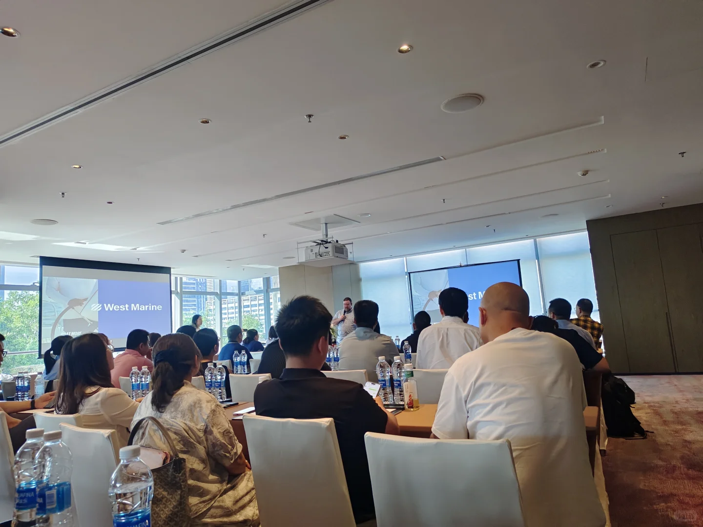 参加客户的全球采购会