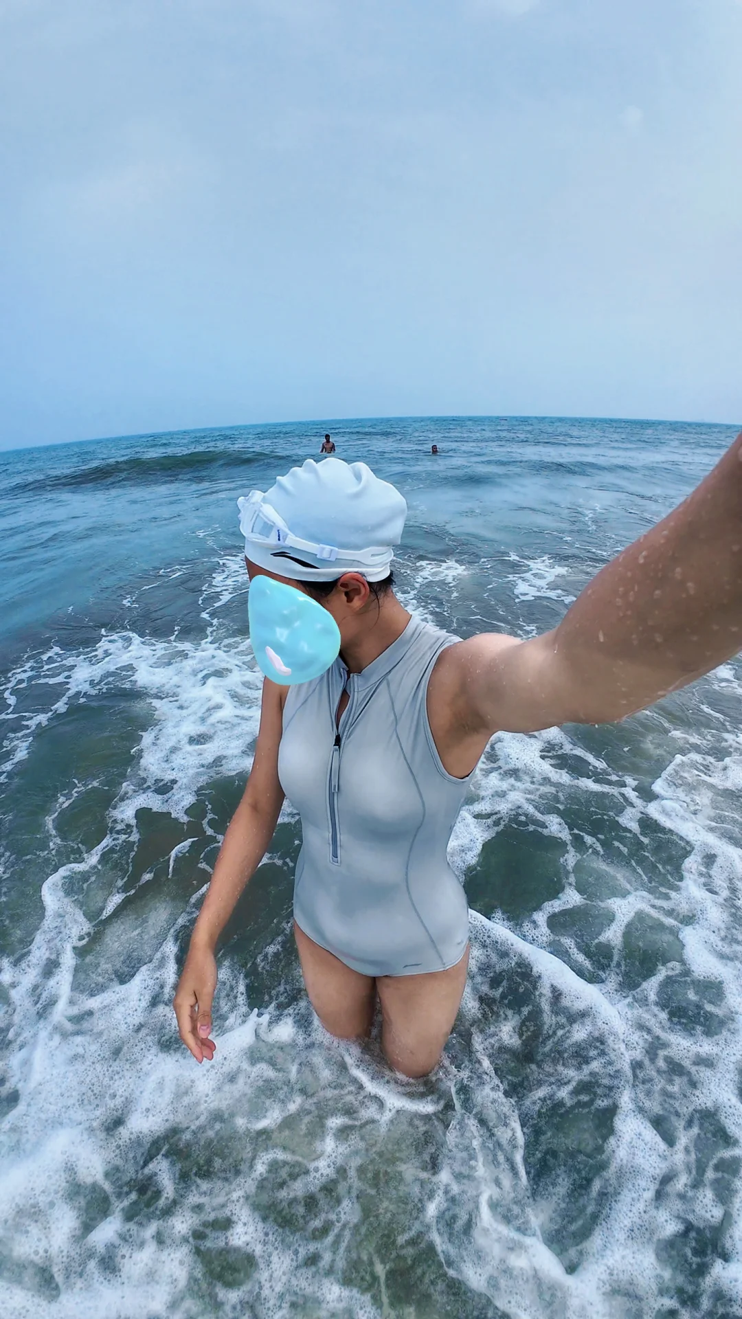 在海里游泳真的很舒服?
