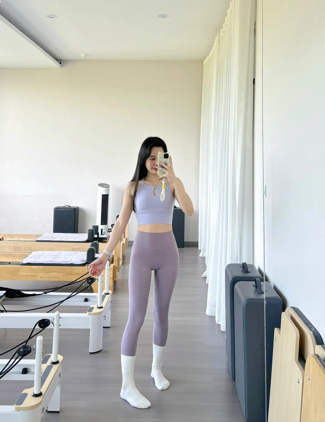 把色彩穿上身的瑜伽女孩九宫格?