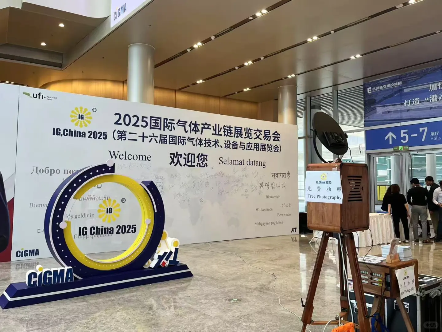 展会暖场配备photobooth是最正确的选择